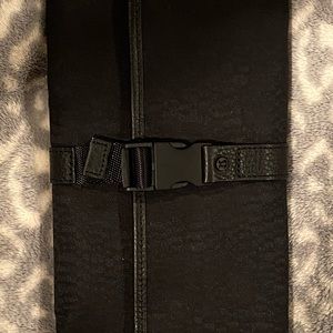 Lululemon Test Of Time Travel Wallet Black Hinh